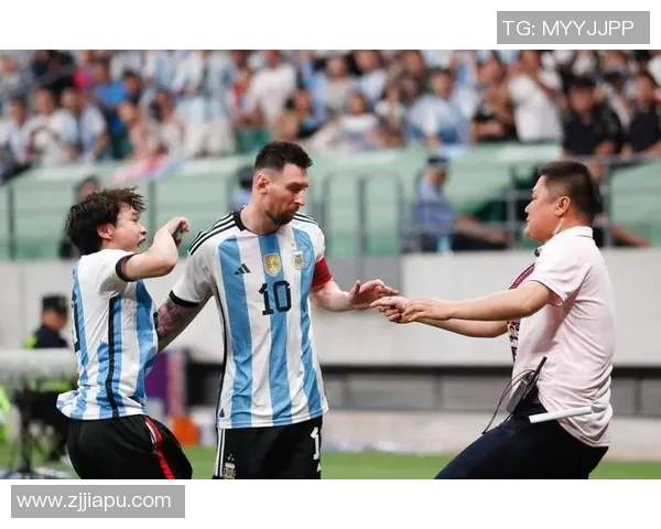 足球明星死忠粉的热情瞬间捕捉与精彩瞬间分享